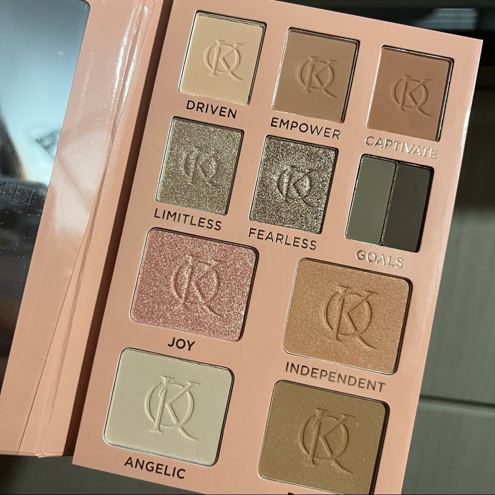 Kenia Ontiveros Beauty glow and go kit
